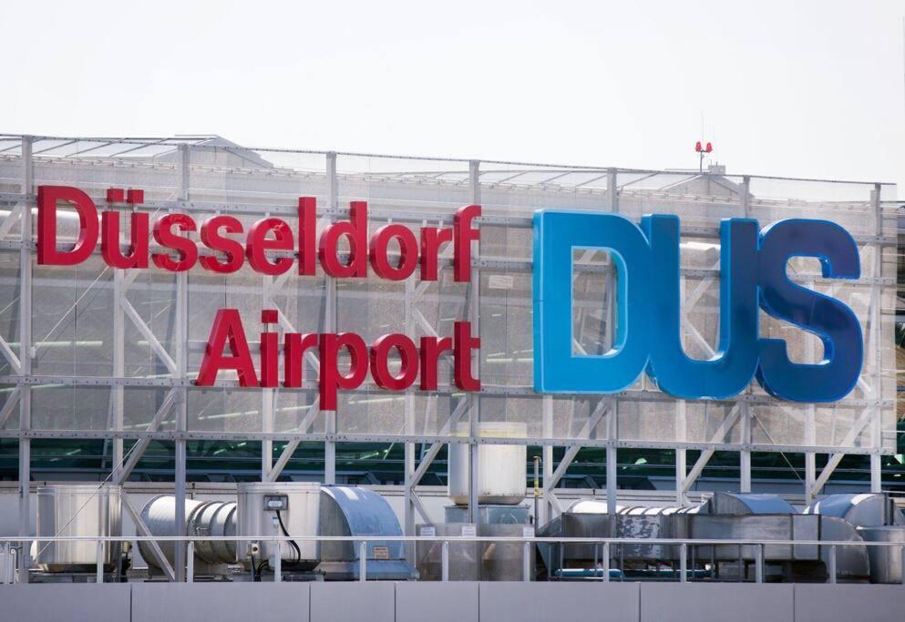 - 3-Bedroom Apartment Luxury: Central & Spacious In Duisburg & Big Tv And Kitchen - Exteriör bild