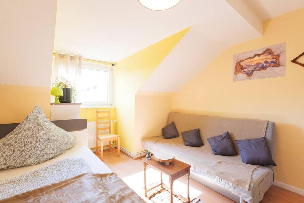 - 3-Bedroom Apartment Luxury: Central & Spacious In Duisburg & Big Tv And Kitchen - Exteriör bild