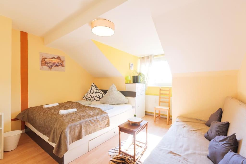 - 3-Bedroom Apartment Luxury: Central & Spacious In Duisburg & Big Tv And Kitchen - Exteriör bild