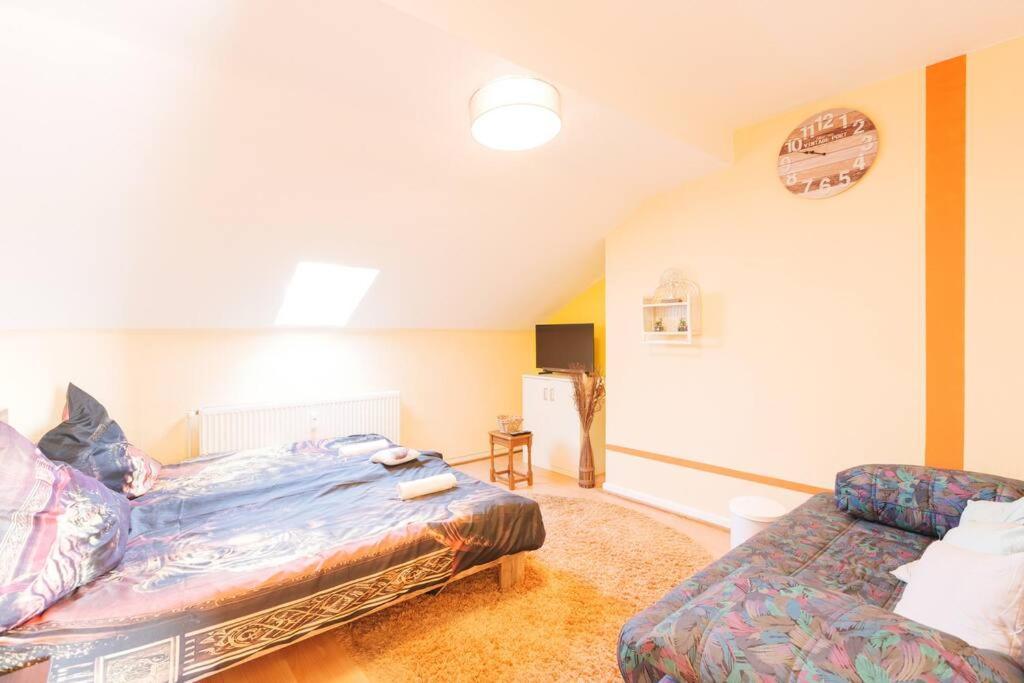 - 3-Bedroom Apartment Luxury: Central & Spacious In Duisburg & Big Tv And Kitchen - Exteriör bild